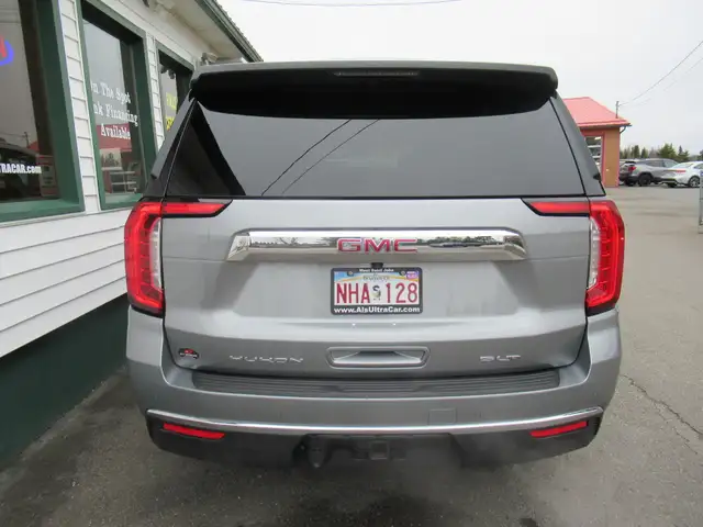 2023 GMC Yukon XL SLT | One Owner | Grey Leather | Pano Roof | N - Photo 14