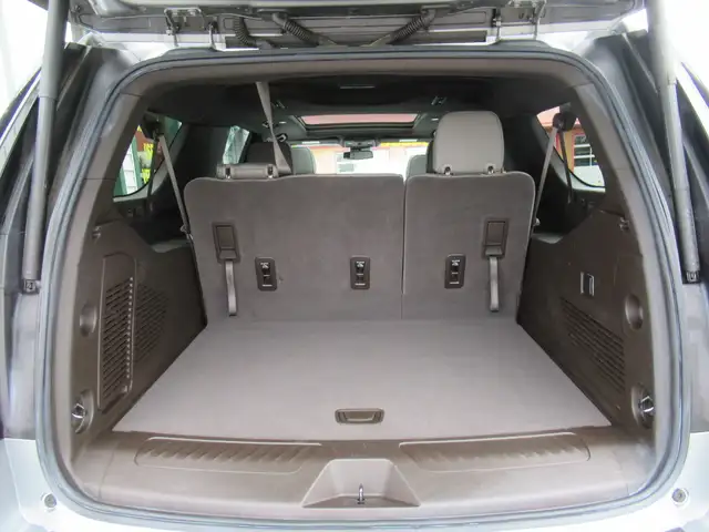 2023 GMC Yukon XL SLT | One Owner | Grey Leather | Pano Roof | N - Photo 15