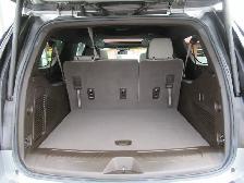 2023 GMC Yukon XL SLT | One Owner | Grey Leather | Pano Roof | N - Photo 15