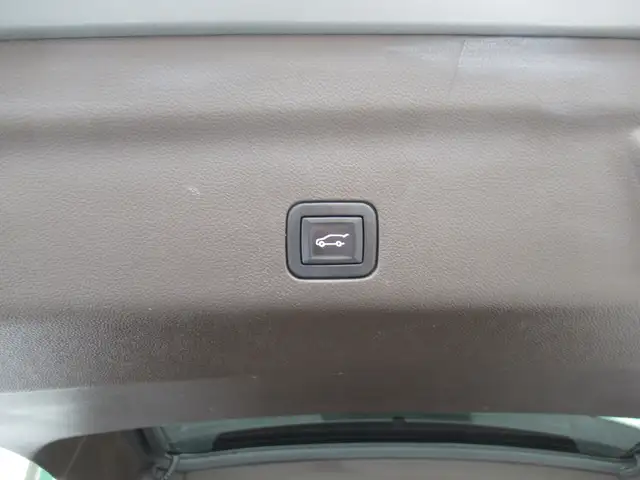 2023 GMC Yukon XL SLT | One Owner | Grey Leather | Pano Roof | N - Photo 16