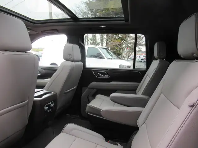 2023 GMC Yukon XL SLT | One Owner | Grey Leather | Pano Roof | N - Photo 18