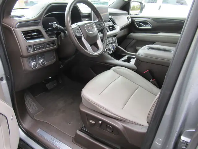 2023 GMC Yukon XL SLT | One Owner | Grey Leather | Pano Roof | N - Photo 21
