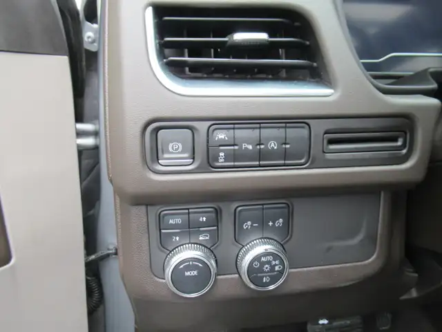 2023 GMC Yukon XL SLT | One Owner | Grey Leather | Pano Roof | N - Photo 23