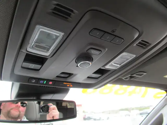 2023 GMC Yukon XL SLT | One Owner | Grey Leather | Pano Roof | N - Photo 33