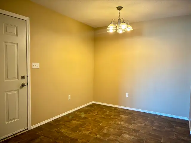 College Park 2 Bedroom - Photo 4
