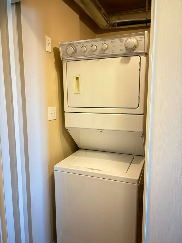 College Park 2 Bedroom - Photo 9