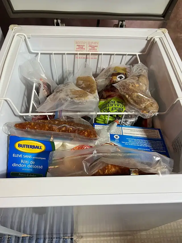 Apartment size freezer - Photo 2