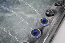 3 PUMP BENCH HOT TUB - Photo 6