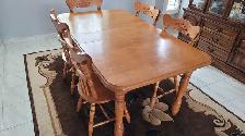 Dining/kitchen table and chairs