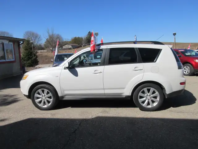 2009 Mitsubishi Outlander ES - Photo 9