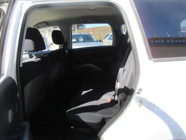 2009 Mitsubishi Outlander ES - Photo 11