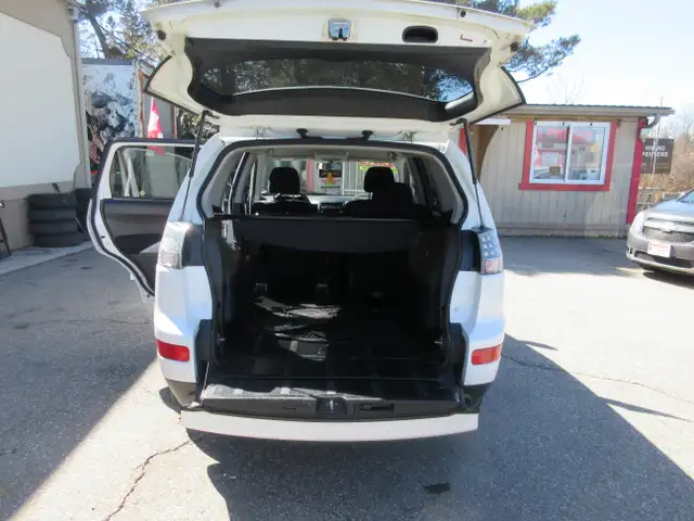 2009 Mitsubishi Outlander ES - Photo 13