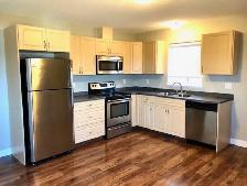 QUALITY, NEWER 3 BEDROOM W/DBL GRG & LG FENCED YARD, GREAT AREA - Photo 2