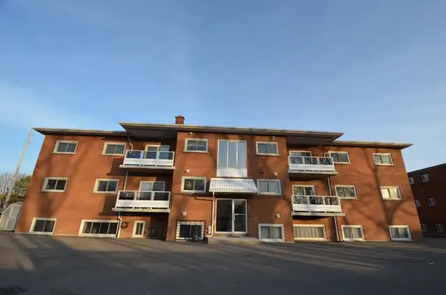 North End 2-Bdrm Quiet Building - Avail now or May - 567 Ontario - Photo 7