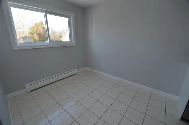 North End 2-Bdrm Quiet Building - Avail now or May - 567 Ontario - Photo 9