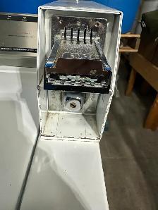 Commercial Whirlpool Top Load  Coin  Washer. - Photo 2