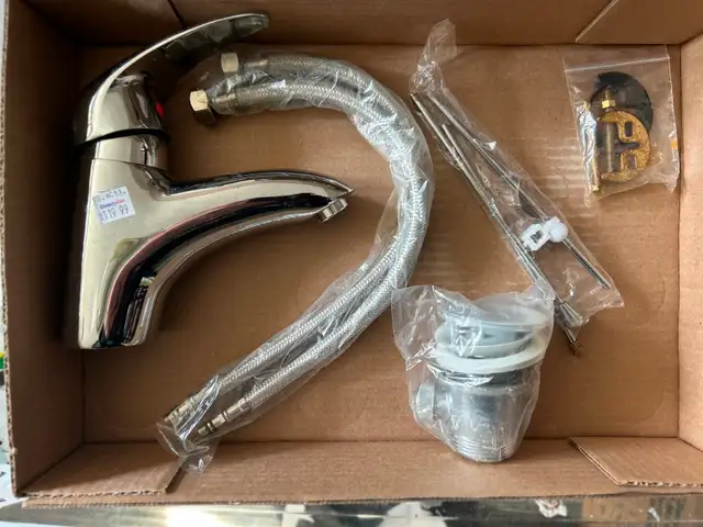 NEW NICE SINGLE CONTROL DECK MOUNT FAUCETSAS PICTURED