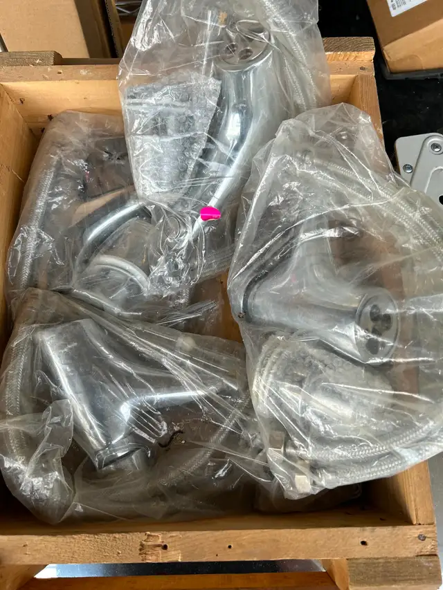 NEW NICE SINGLE CONTROL DECK MOUNT FAUCETSAS PICTURED - Photo 2