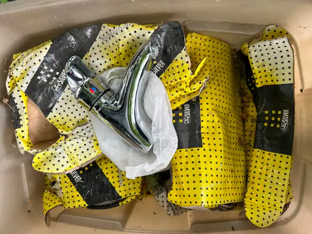 NEW NICE SINGLE CONTROL DECK MOUNT FAUCETSAS PICTURED - Photo 3