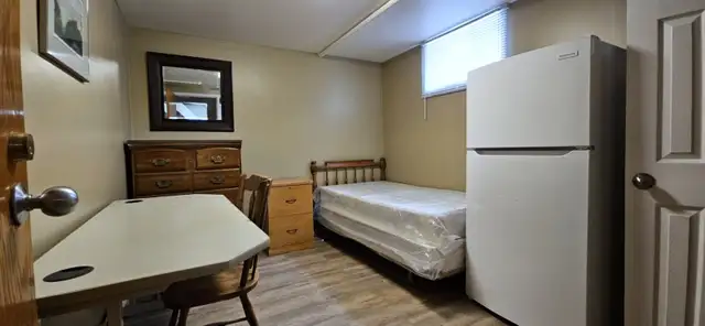 For MATURE GENTLEMAN- Welland Ave/Niagara St area, St. Catharine