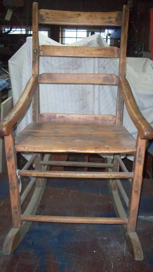 CHAISE BERÇANTE ANTIQUE