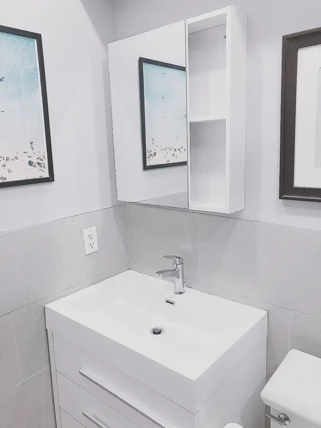 Clean and furnished private room(Female house, North york) - Photo 6