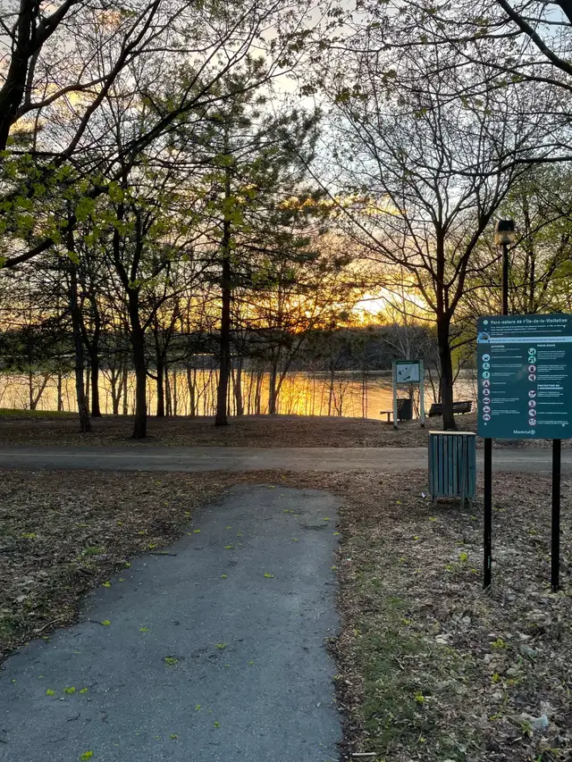 Grand 4 1/2 Ahuntsic - 2 ch. coucher   bureau - Bord de l'eau - Photo 3