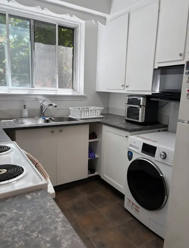 Grand 3½ avec Den | Métro Snowdon | 1400$ | 1er Juillet - Photo 2