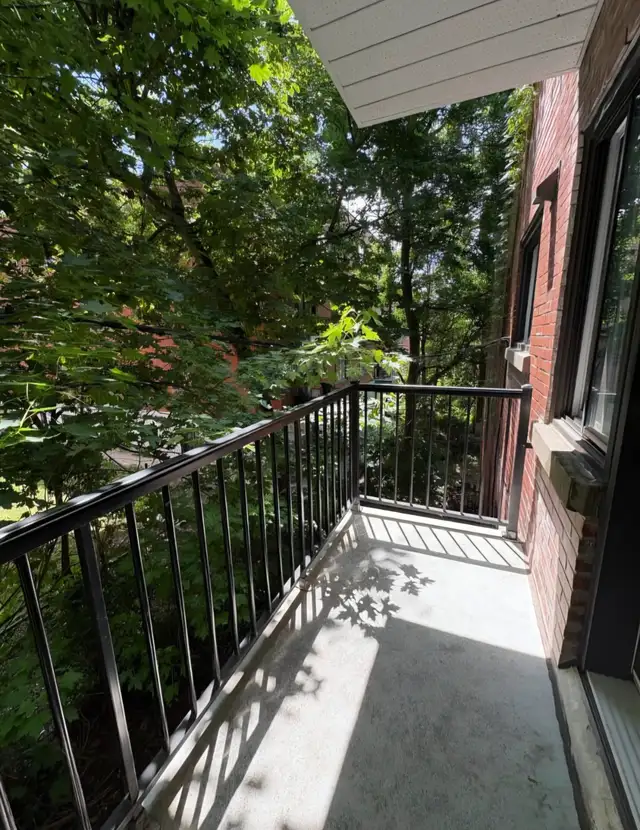 Grand 3½ avec Den | Métro Snowdon | 1400$ | 1er Juillet - Photo 8