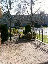 Beautiful 3 Bedroom End Unit Townhouse Silver City Location - Photo 2