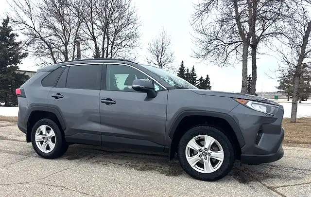 2019 Toyota RAV4 XLE AWD ONE OWNER LOCAL TRADE - WARRANTY INCL