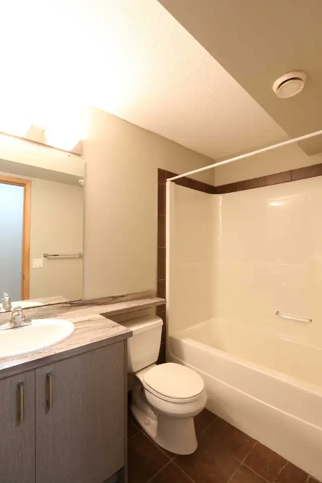 2 Bdr Lower Suite in Broders Annex Available May.1 - Photo 6