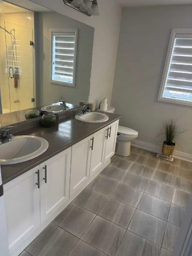 Master bedroom with beautiful washroom available from 1st May - Photo 6