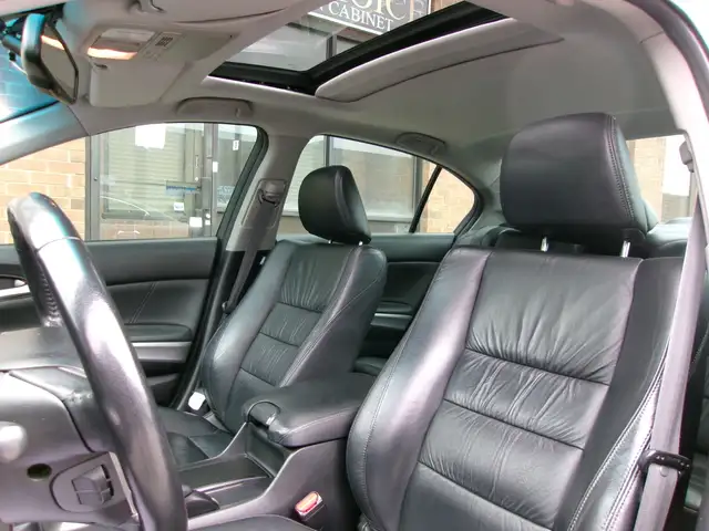 2010 Honda Accord Sedan EX-L CERTIFIED | AUTOMATIC | LEATHER - Photo 3