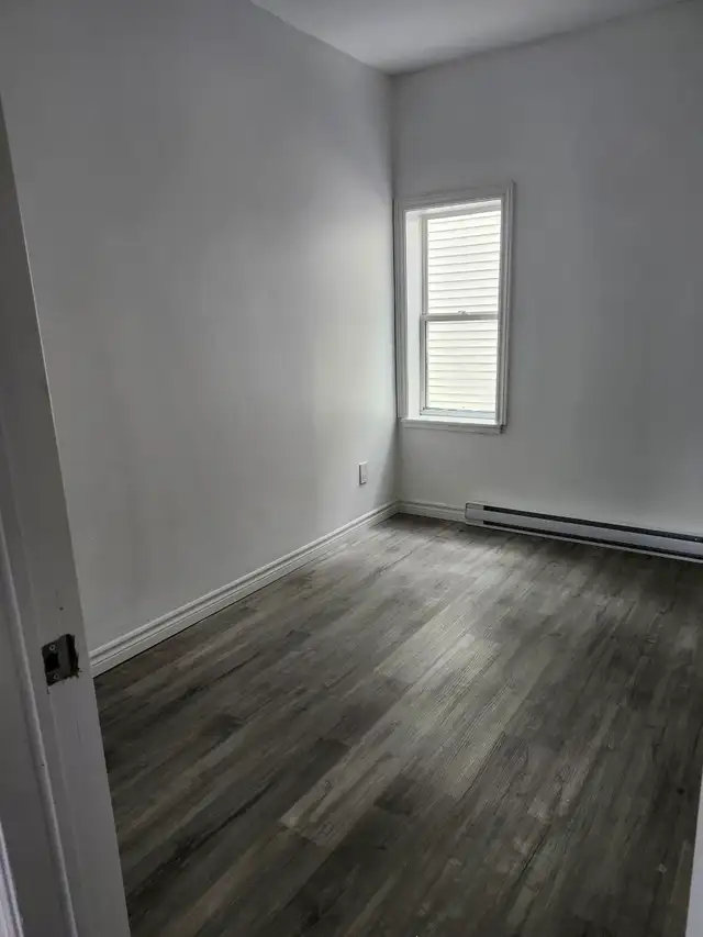 103 Winslow #1 - 3BR West, W/D, close to amenities - Photo 4