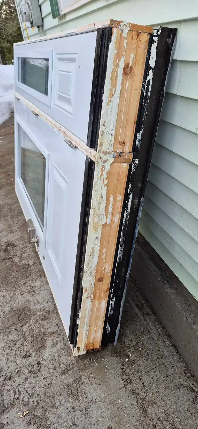 Beautiful Entrance Door - Photo 6