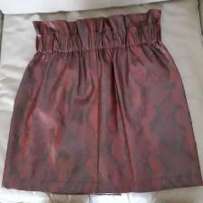 BELLE JUPE NEUVE ZAPA ROUGE NOIRE 19'HAUx22'TOUR TAILLE $15.00 - Photo 2