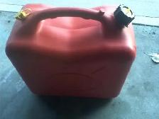Several Jerry Cans for gas or other fuels - Photo 2