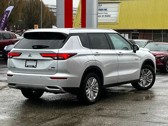 2024 Mitsubishi Outlander PHEV LE S-AWC - BAD CREDIT? APPROVED! - Photo 3