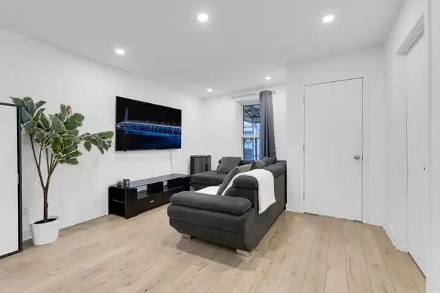 Bright Furnished Room–Downtown/Metro -$900–Short Term- Monthly - Photo 8