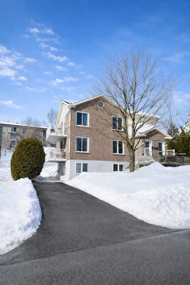 5 1/2 spacieux et beau triplex nord - Photo 9