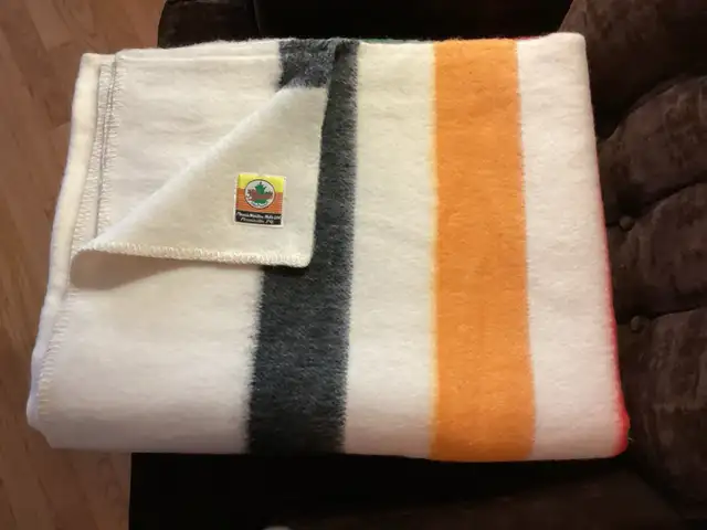 HUDSON'S BAY CO. BLANKET—- NEUVE.  —- COPIE