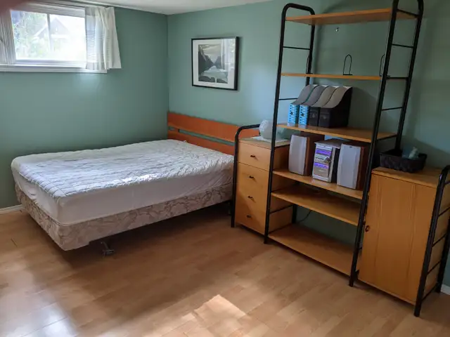 Basement suite - Photo 2