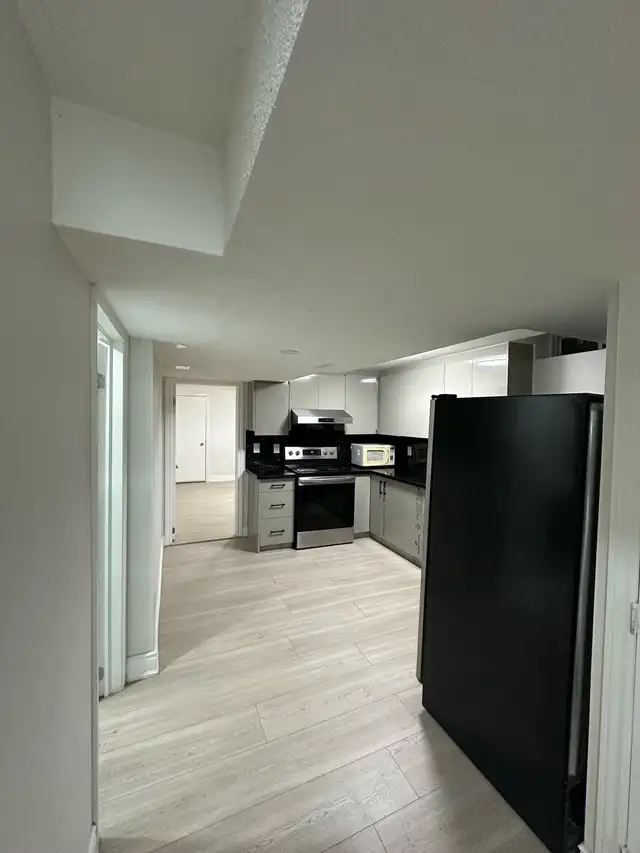 TWO BEDROOM LEGAL BASEMENT - Photo 10
