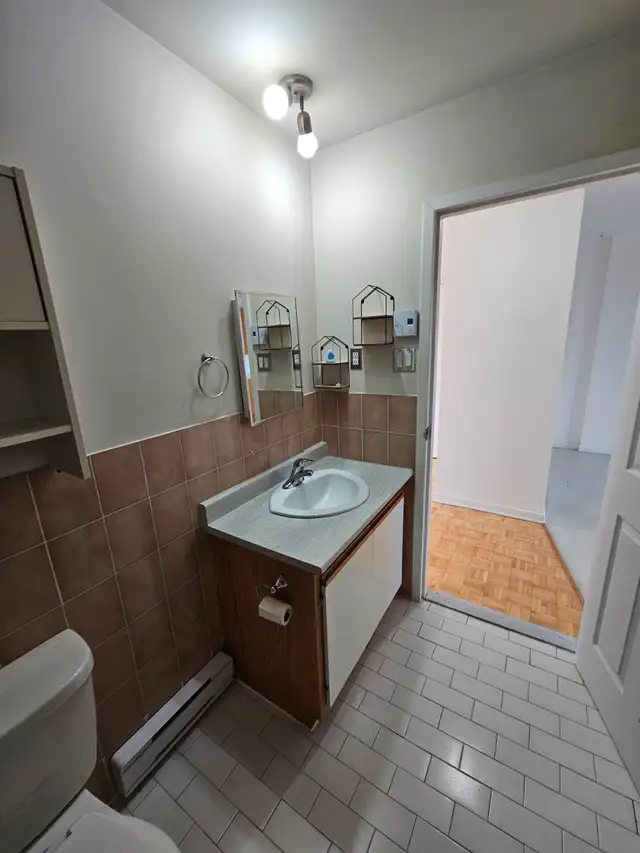 VILLERAY, 4 1/2, Non Chauffé, Troisième Étage, LIBRE - Photo 6