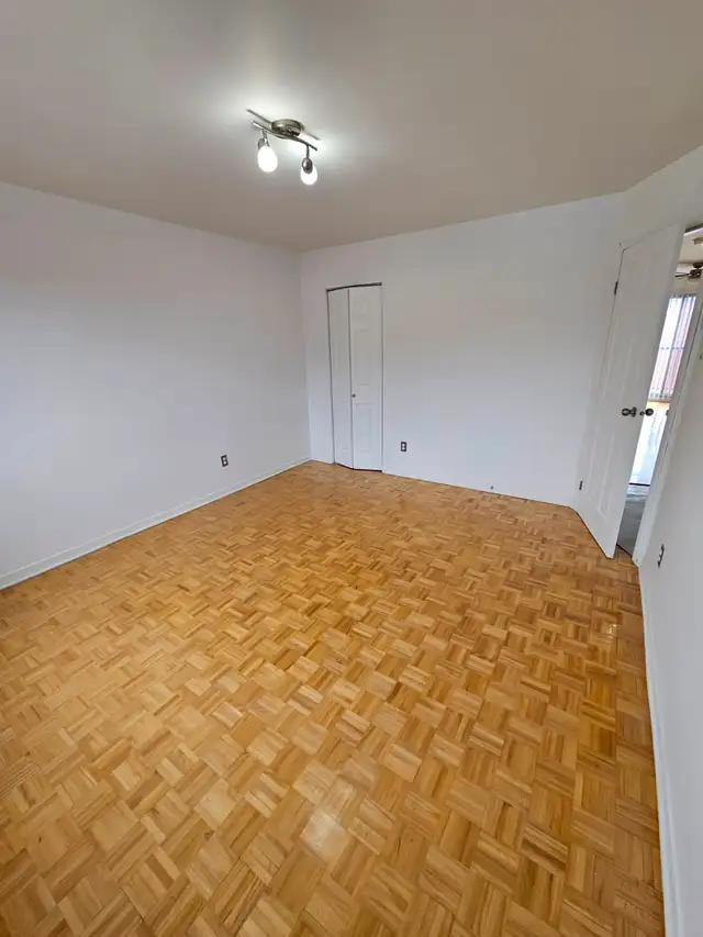 VILLERAY, 4 1/2, Non Chauffé, Troisième Étage, LIBRE - Photo 8