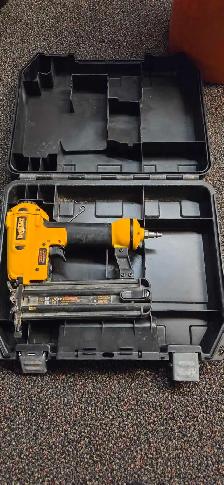 DeWalt 18g Brad Nailer - Photo 2