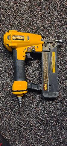 DeWalt 18g Brad Nailer - Photo 3