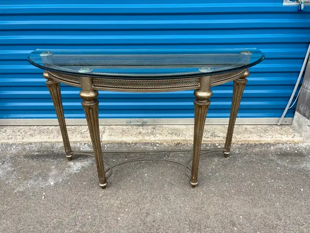 Stunning Half Moon Hall / Sofa Table