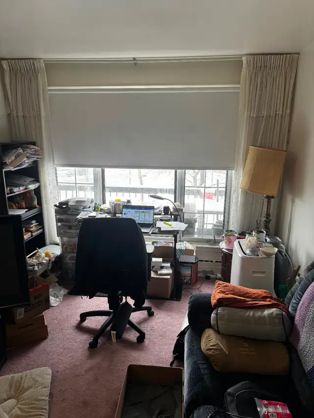 Spacious Upper-Level Appartment in peaceful neighborhood - Photo 2